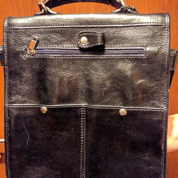 Italian Leather Shoulder Bag Unisex Brand New - Picture 2 of 12